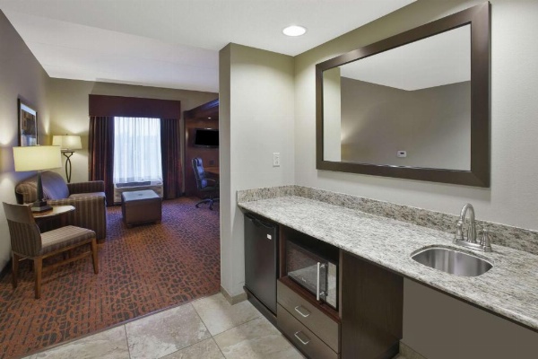 Hampton Inn Brockport image 20