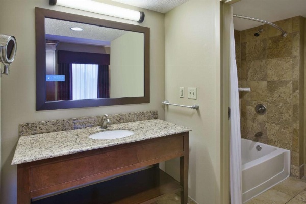 Hampton Inn Brockport image 21